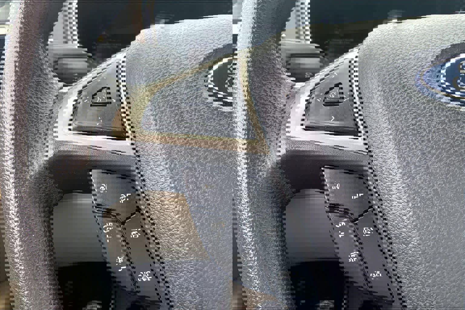 Used 2015 Ford Fusion SE FWD image 24