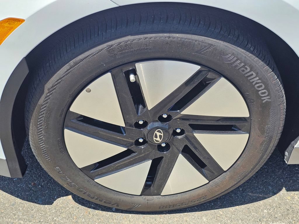 Certified 2024 Hyundai Ioniq 6 SEL RWD image 9