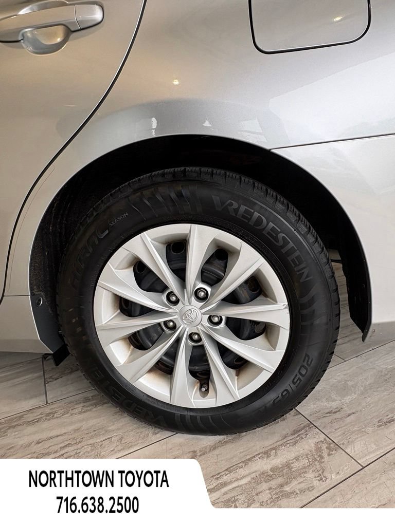 Used 2015 Toyota Camry LE FWD image 9