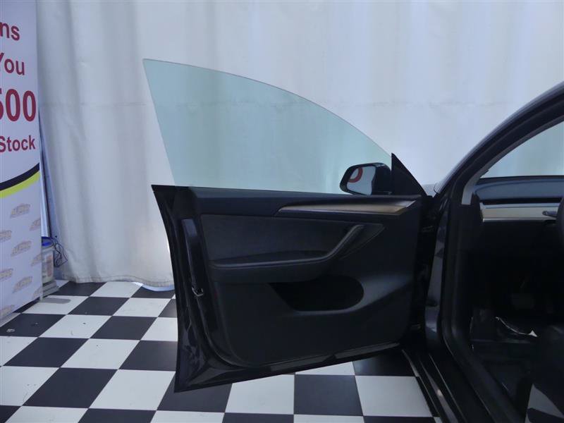Used 2024 Tesla Model Y 2WD image 25