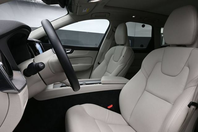 Used 2024 Volvo XC60 B5 Plus w/ Protection Package Premier AWD/4WD image 10