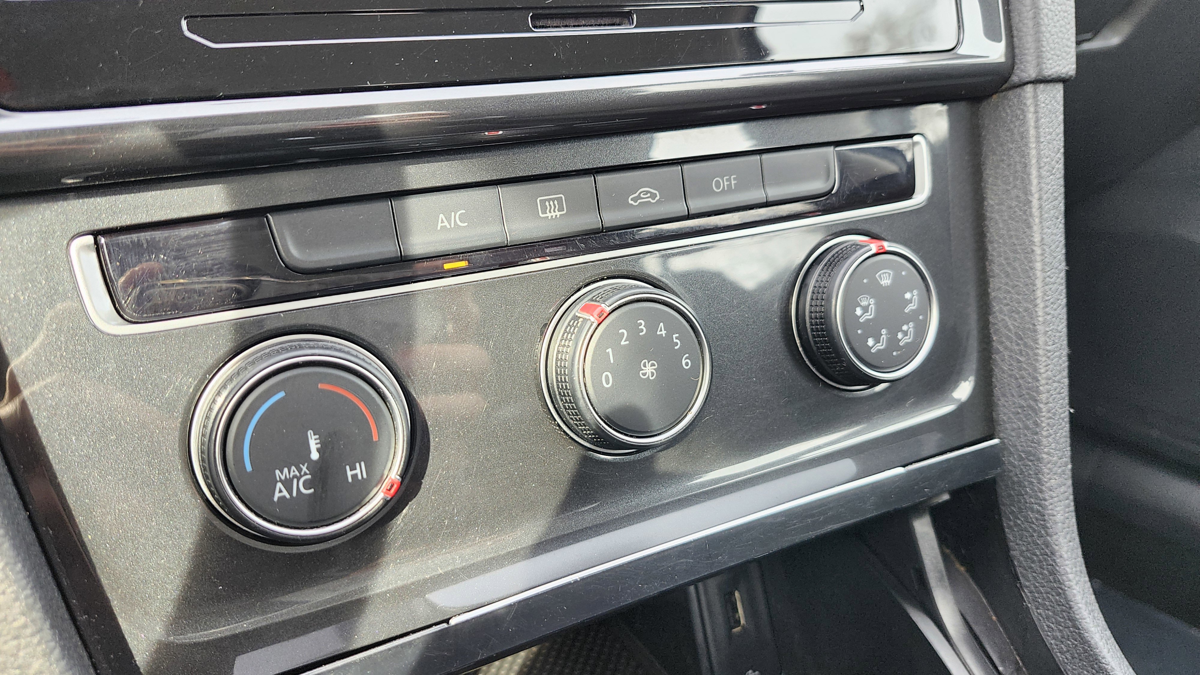 Used 2019 Volkswagen Golf S w/ Driver Assistance Package image 27