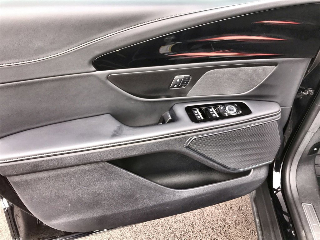 Used 2025 Lincoln Nautilus Premier w/ Jet Appearance Package image 13