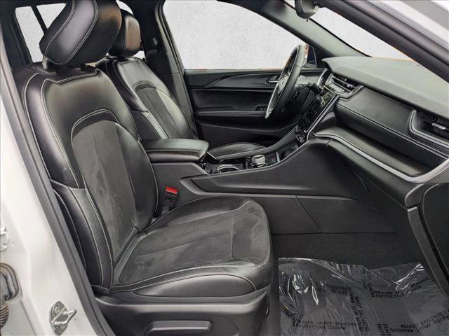 Used 2023 Jeep Grand Cherokee Altitude image 19