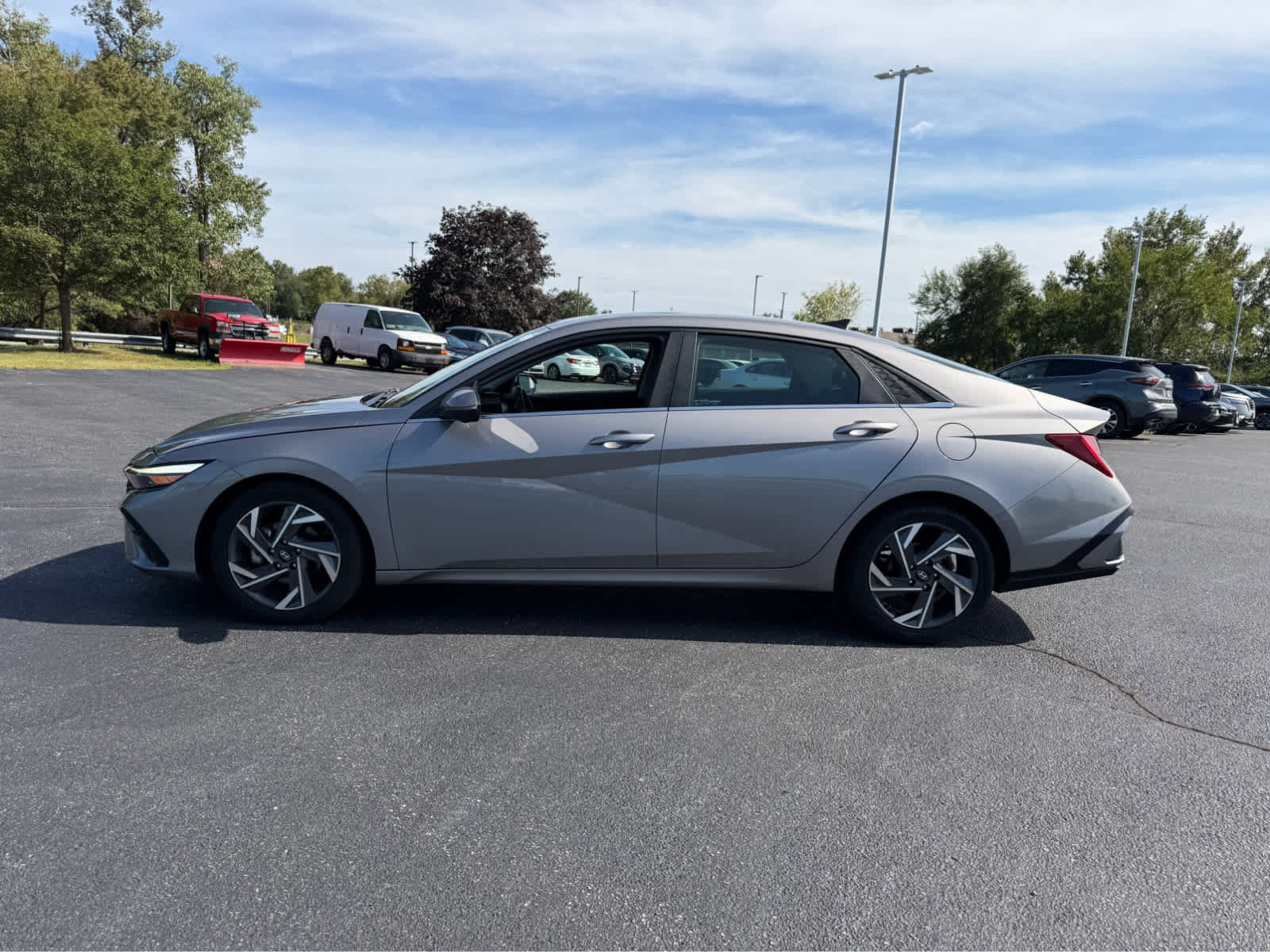 Used 2024 Hyundai Elantra Limited FWD image 4