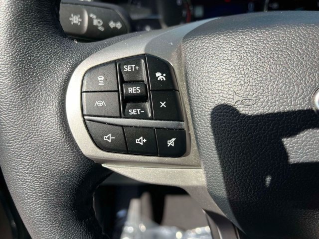 Used 2024 Ford Explorer XLT w/ Equipment Group 202A RWD image 34