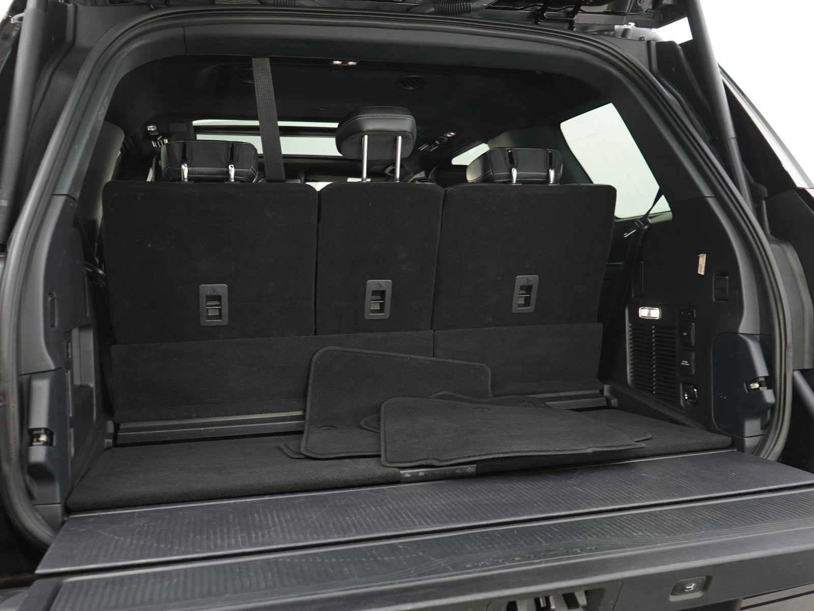 Used 2025 Ford Expedition Platinum w/ Stealth Performance Package AWD/4WD image 20
