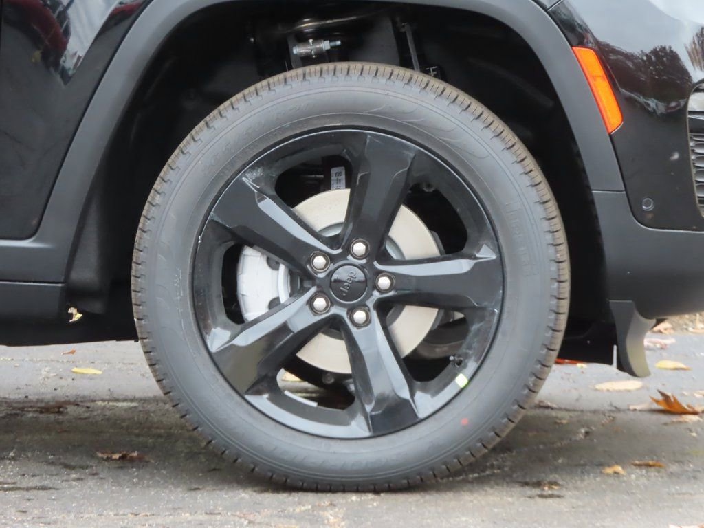 New 2025 Jeep Grand Cherokee Limited w/ Luxury Tech Group II image 16