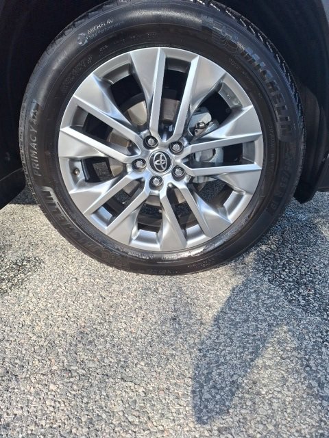 Used 2021 Toyota RAV4 XLE Premium image 33