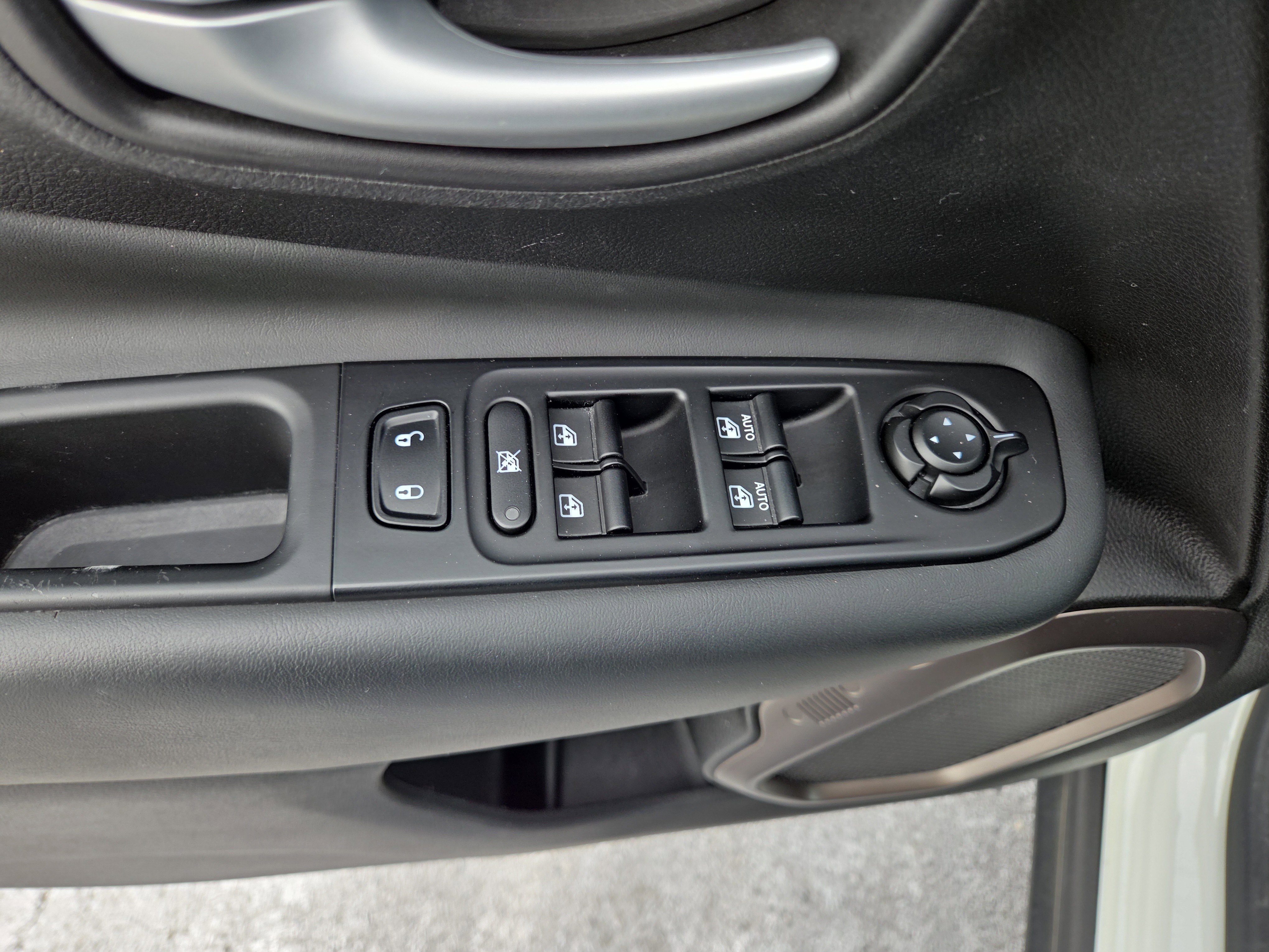 Certified 2023 Jeep Renegade Latitude AWD/4WD image 31