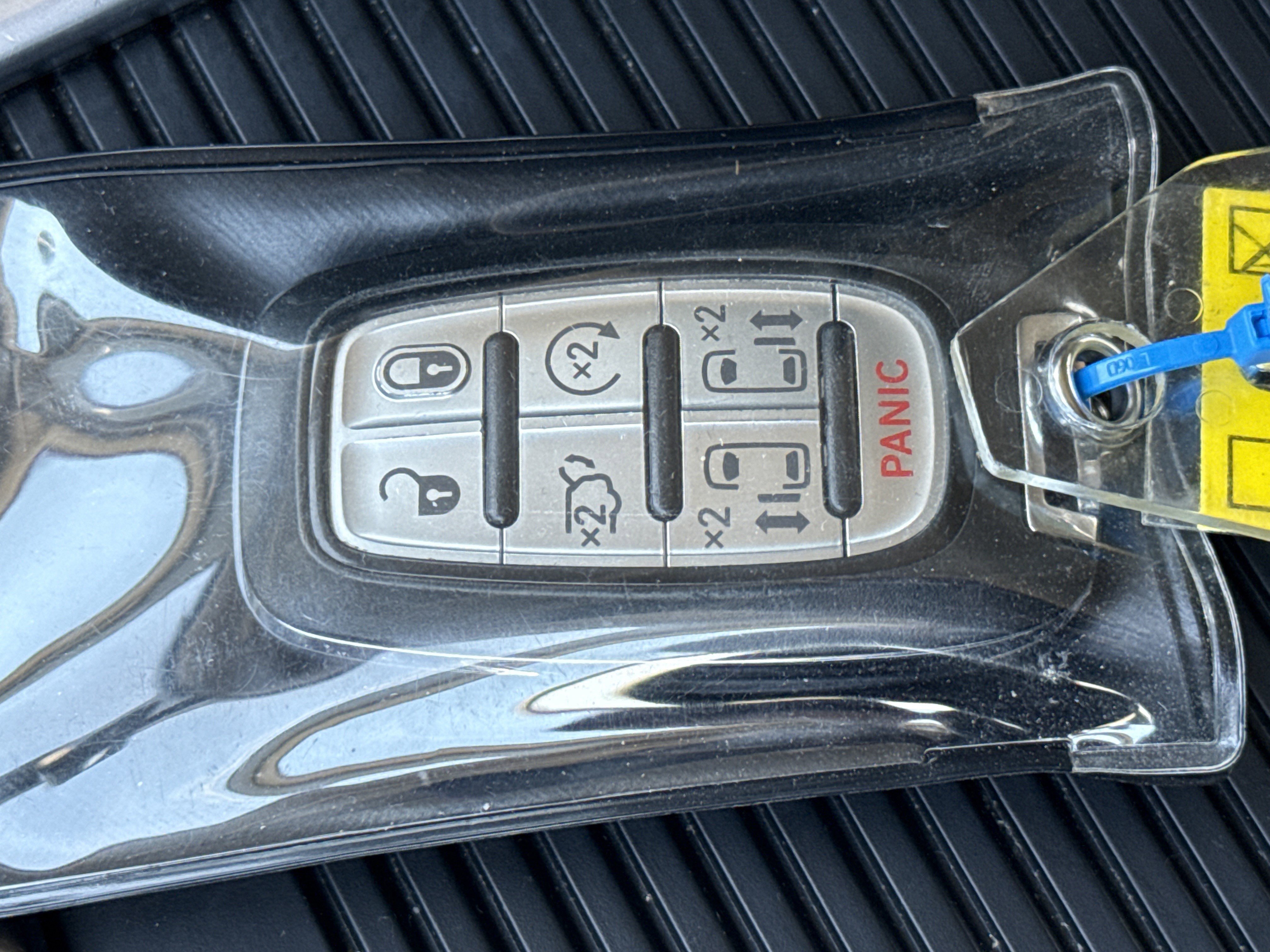 Used 2023 Chrysler Pacifica Touring-L FWD image 34