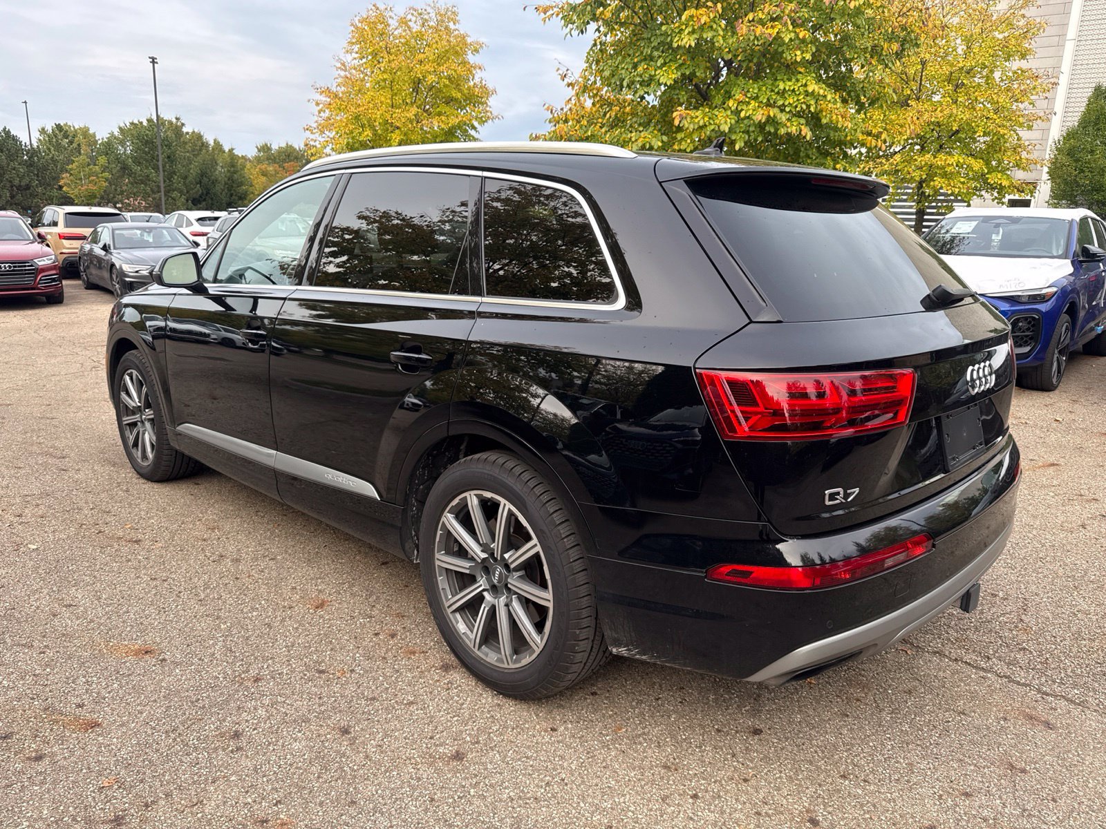 Used 2019 Audi Q7 3.0T Premium w/ Cold Weather Package AWD/4WD image 3