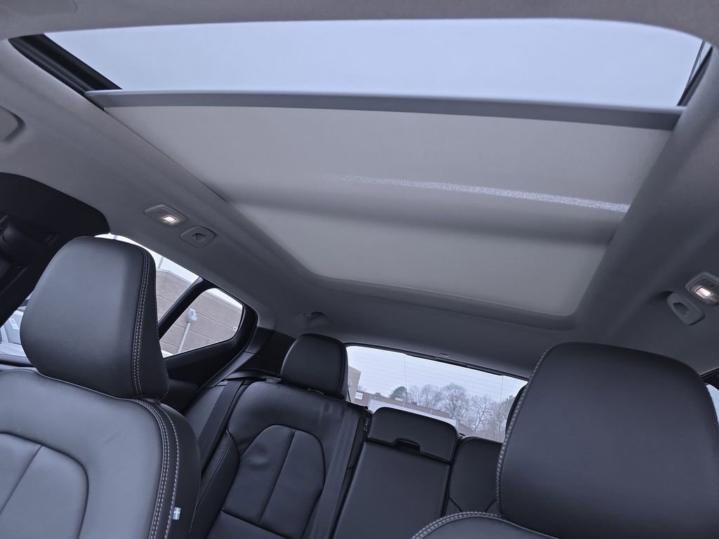 New 2026 Volvo XC40 B5 Core w/ Protection Package image 32