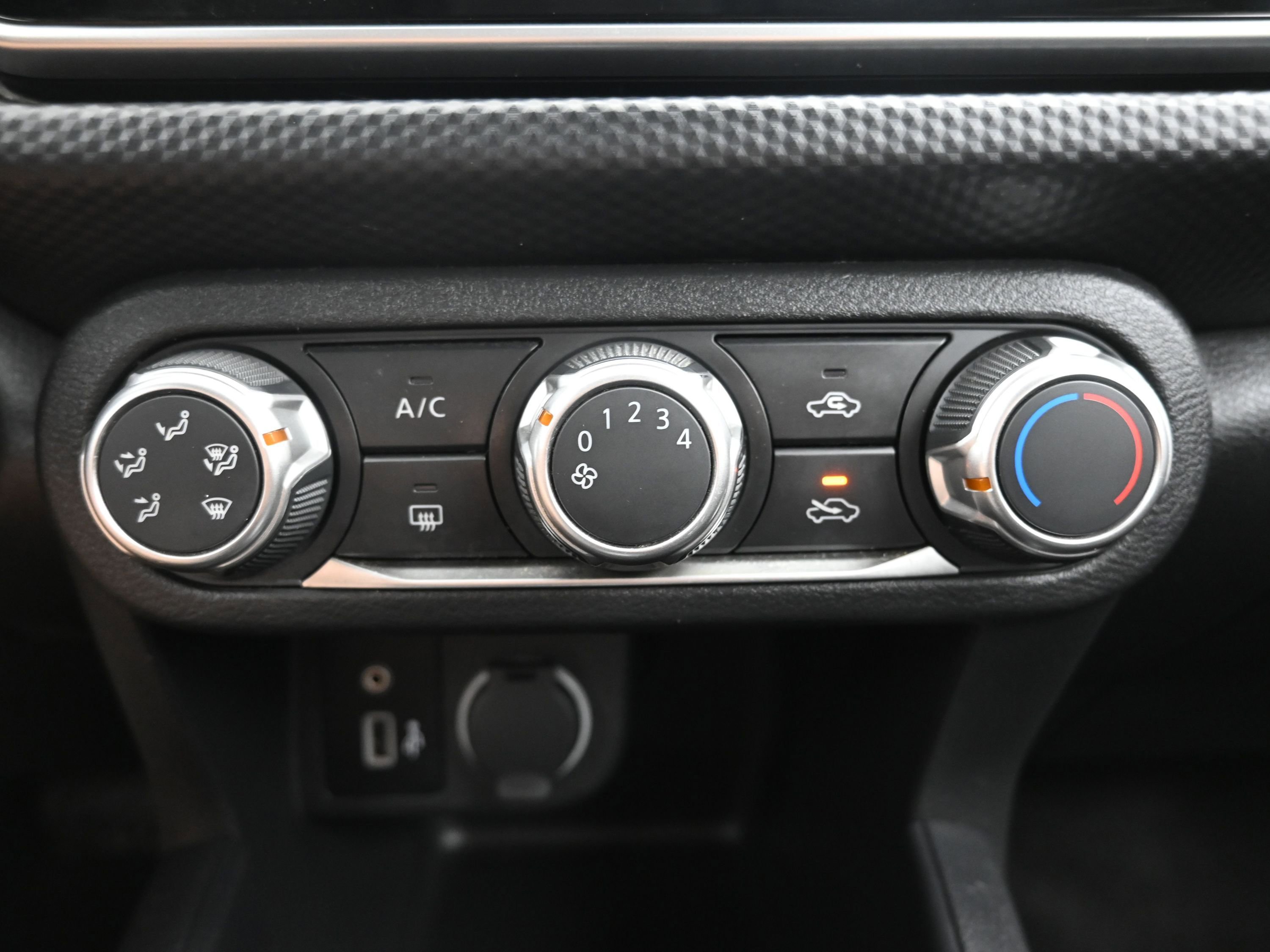 Used 2022 Nissan Kicks S FWD image 17