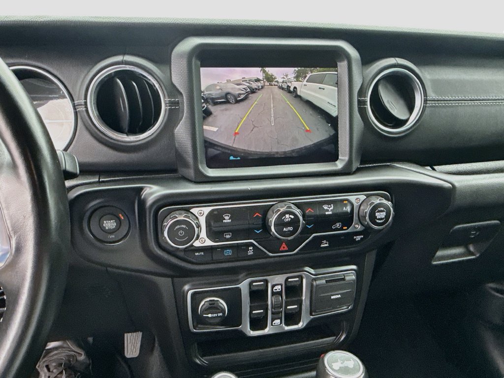 Used 2022 Jeep Wrangler Unlimited Sahara AWD/4WD image 15