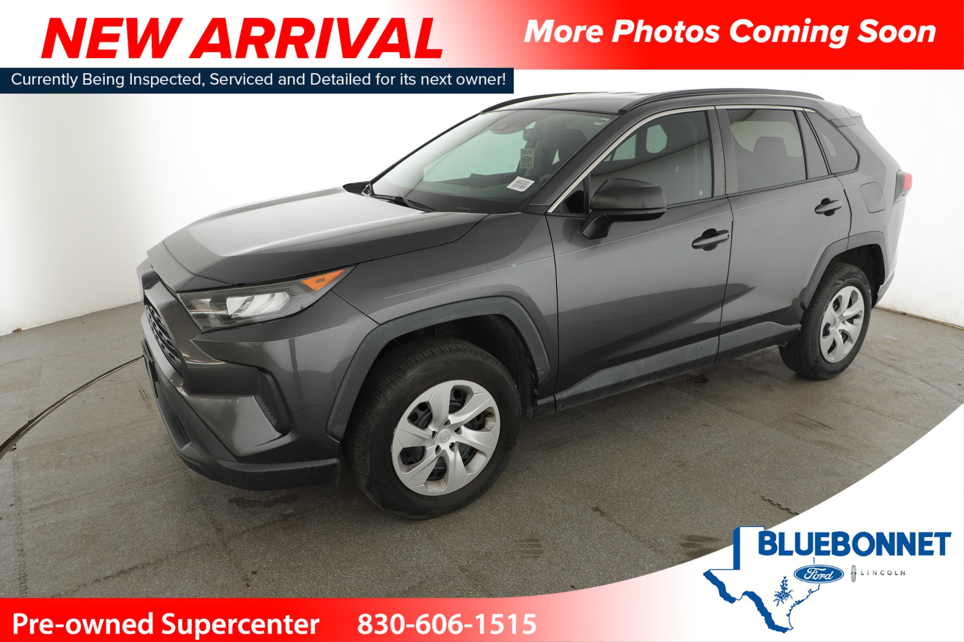 Used 2019 Toyota RAV4 LE FWD image 1