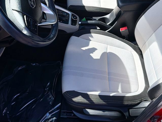 Certified 2024 Hyundai Venue SEL FWD image 19