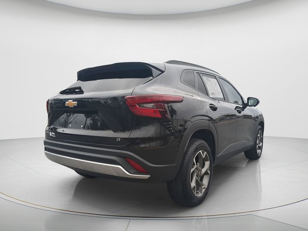 Used 2025 Chevrolet Trax LT w/ LT Convenience Package image 5