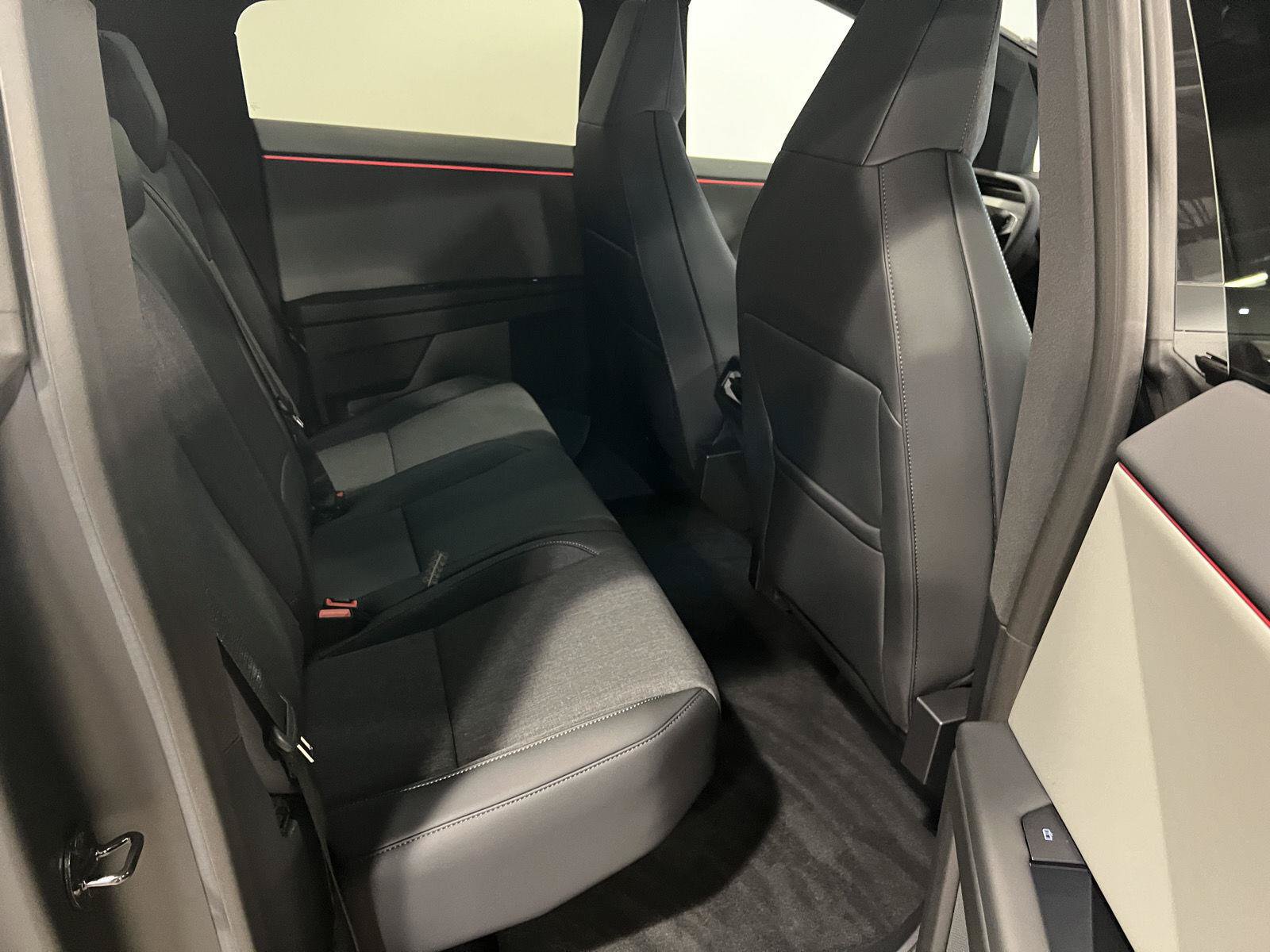 Used 2026 Tesla Cybertruck AWD Crew Cab image 41