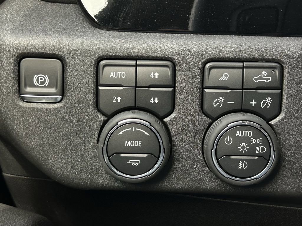 Used 2025 Chevrolet Silverado 2500 LTZ w/ LTZ Convenience Package image 27