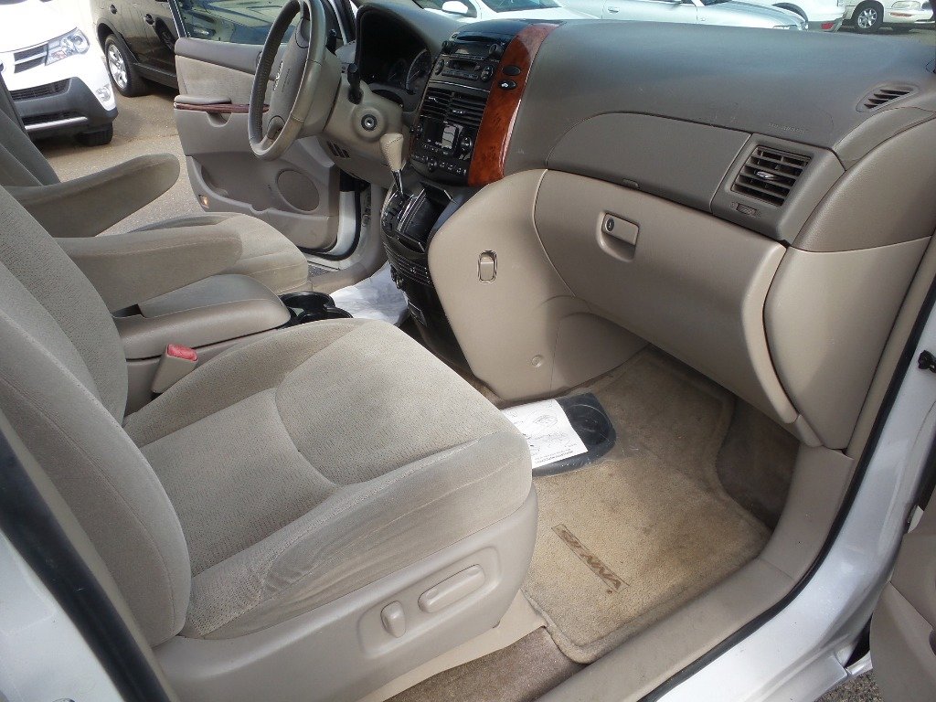 Used 2005 Toyota Sienna XLE FWD image 28