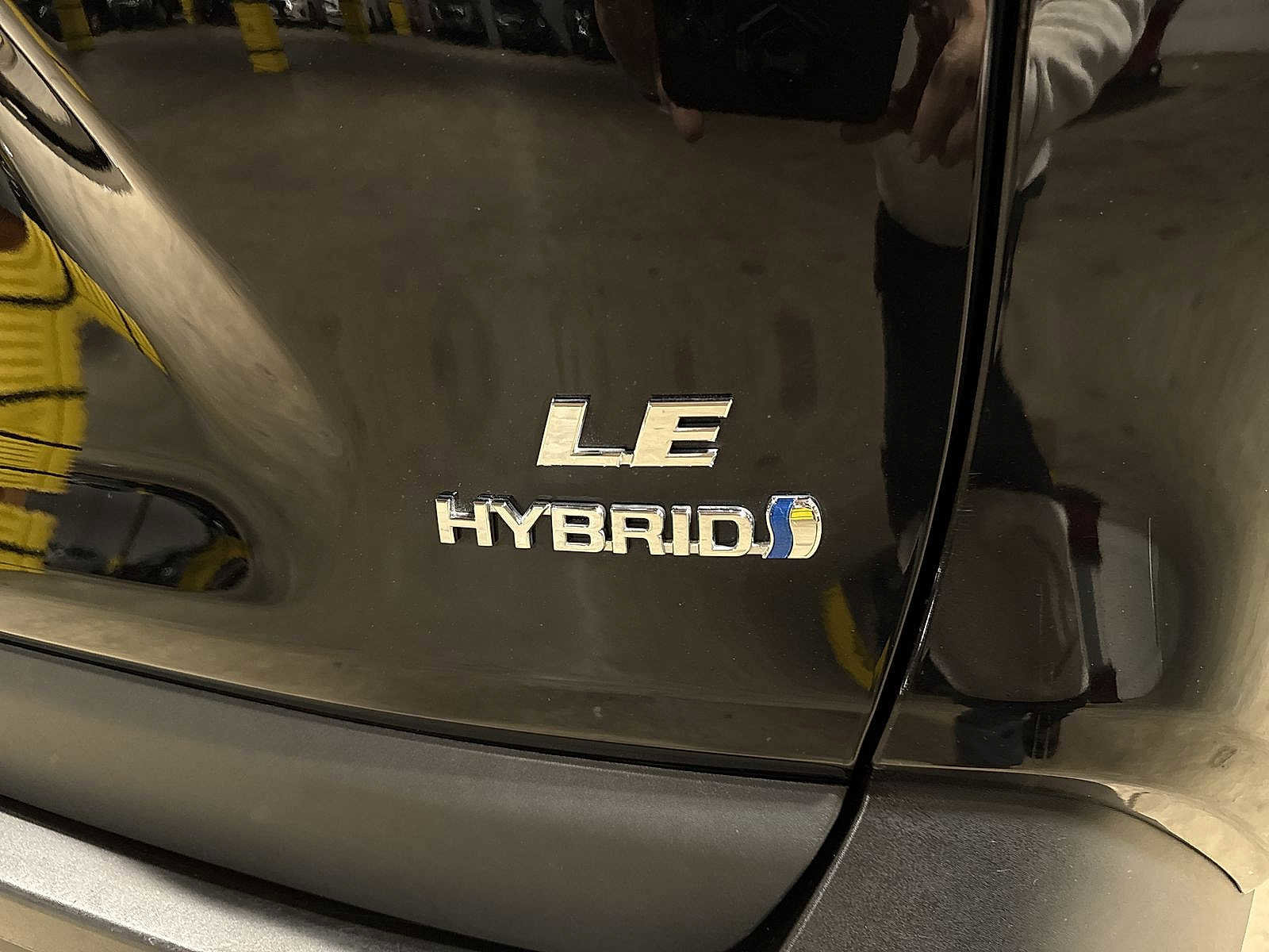 Used 2020 Toyota RAV4 LE image 25