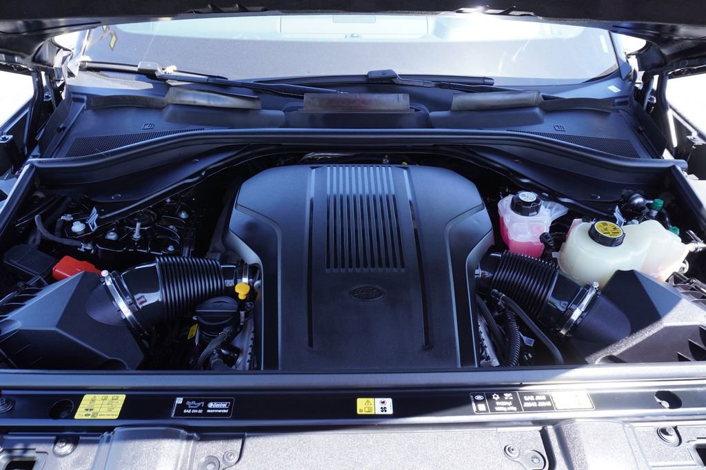 Used 2025 Land Rover Range Rover Long Wheelbase SE image 7