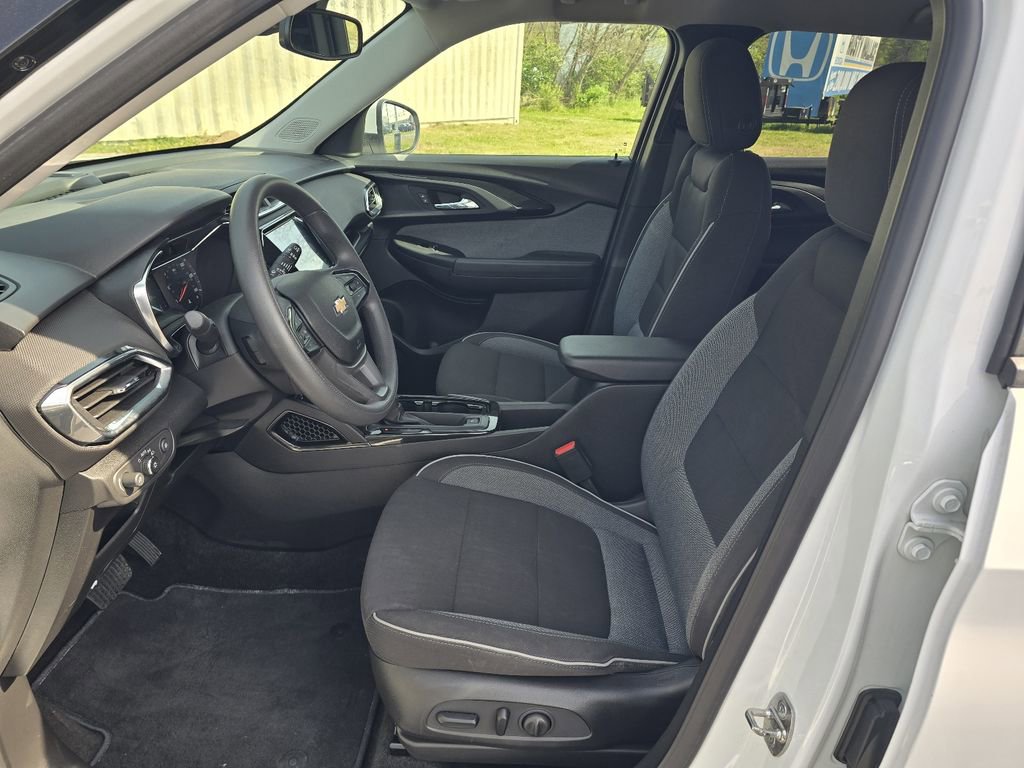 Used 2022 Chevrolet TrailBlazer LT w/ Convenience Package image 11