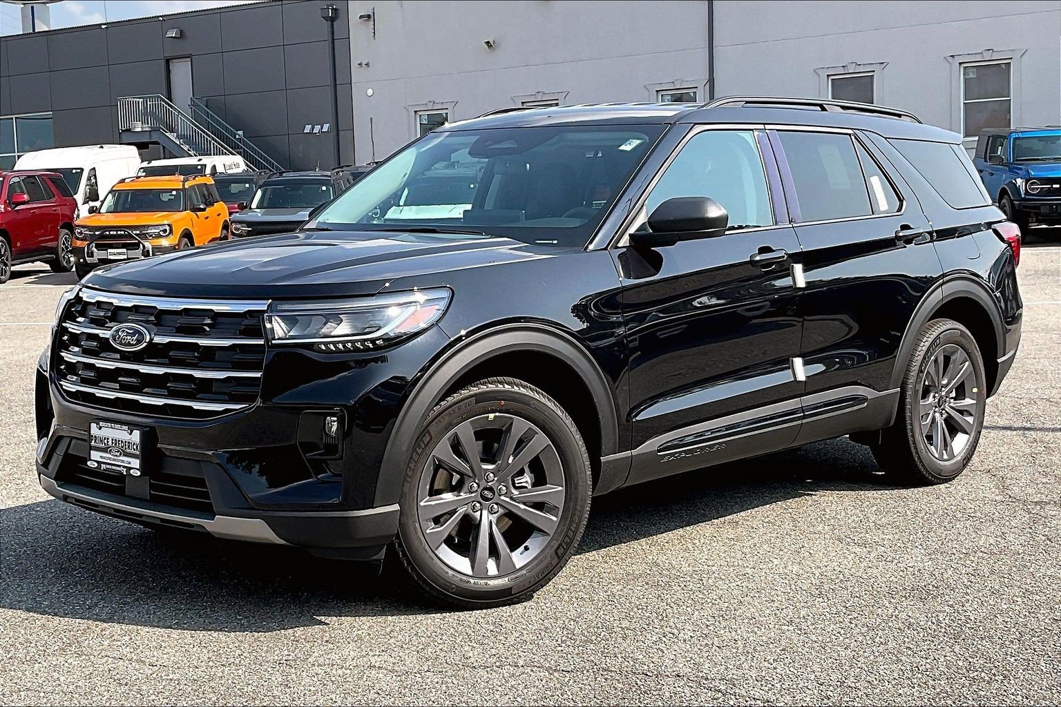 New 2026 Ford Explorer Active w/ Active Comfort Package AWD/4WD image 2