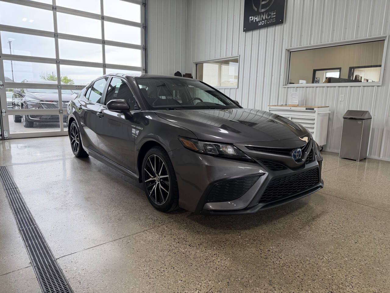 Used 2023 Toyota Camry SE FWD image 8