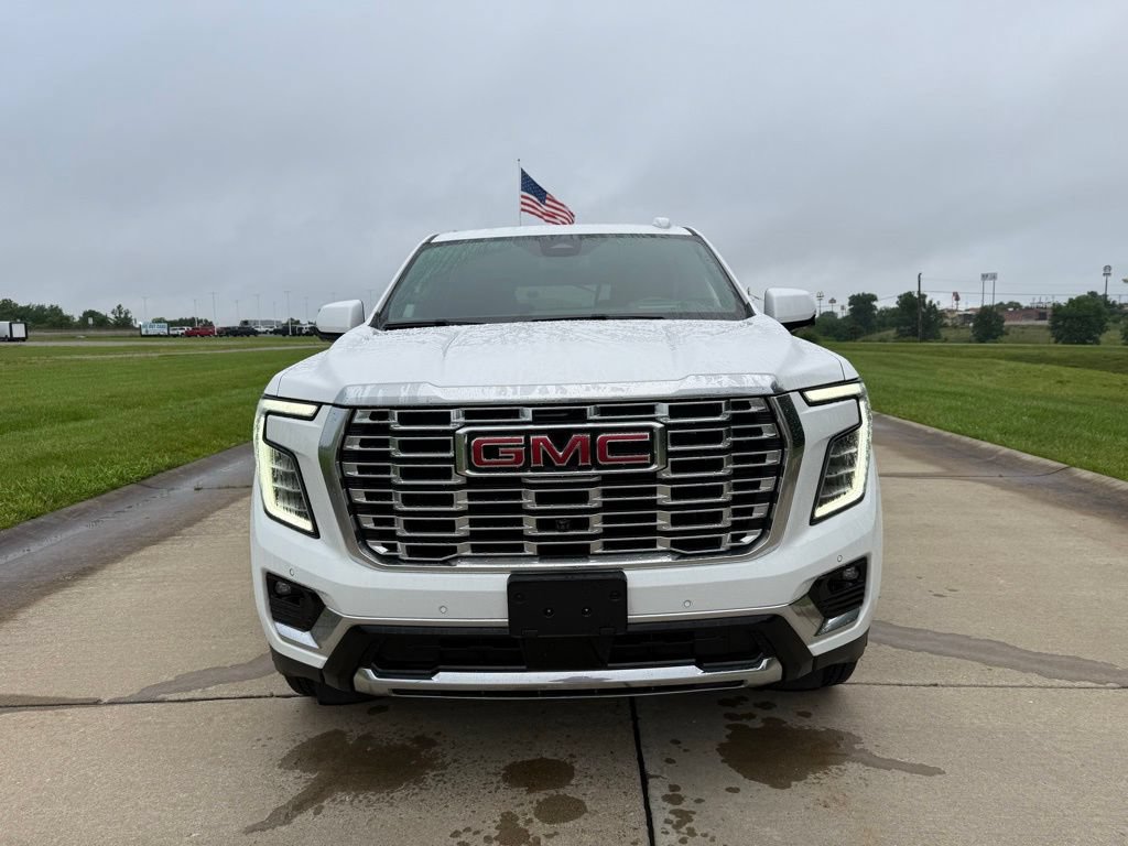 Used 2025 GMC Yukon XL Denali AWD/4WD image 11
