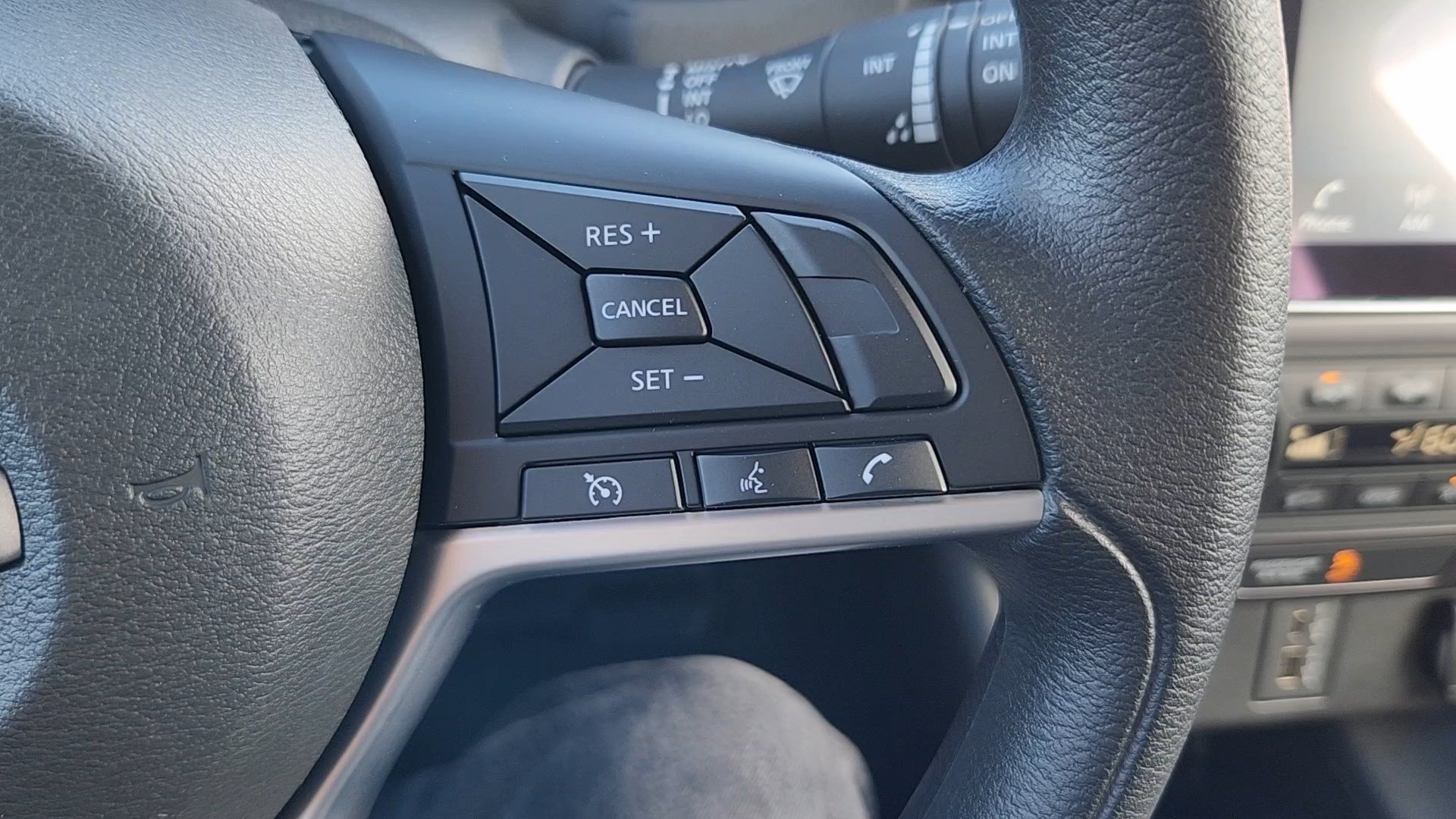 Used 2025 Nissan Leaf S FWD image 13