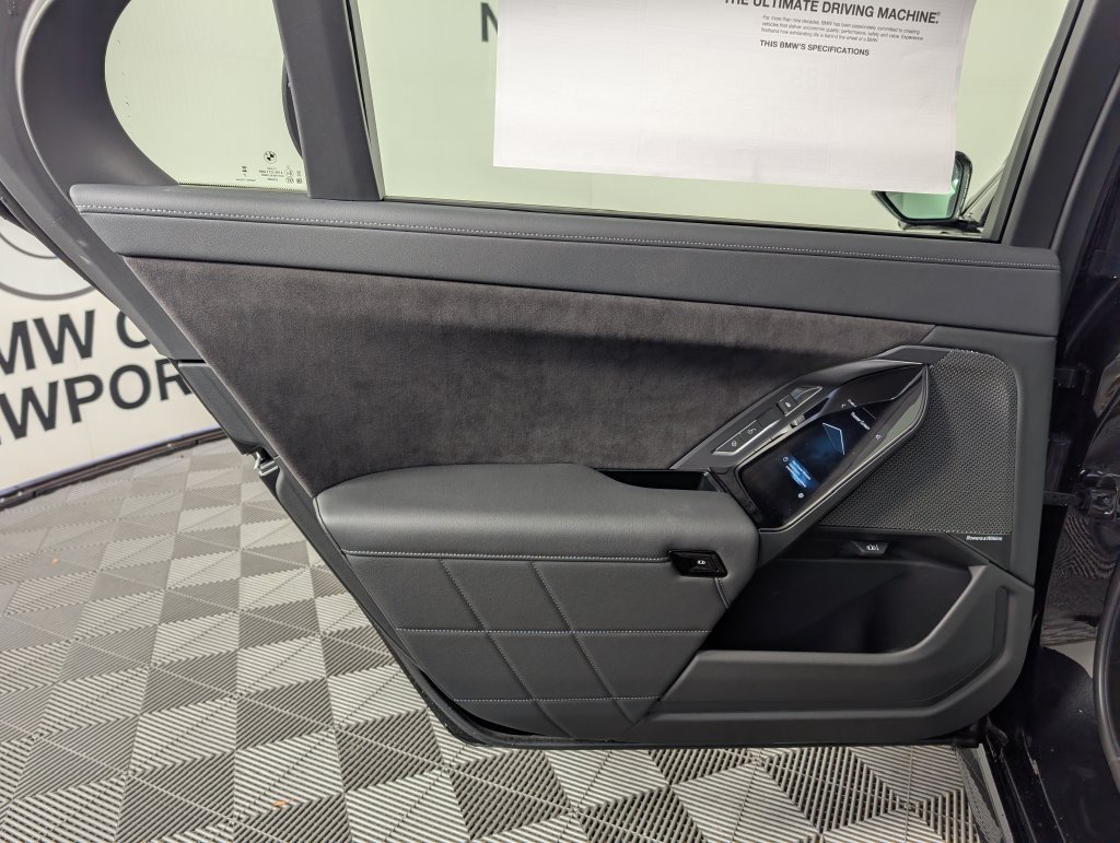 New 2027 BMW i7 xDrive60 w/ M Sport Professional Package AWD/4WD image 19