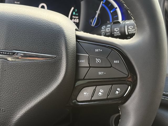 Used 2024 Chrysler Pacifica Limited FWD image 15