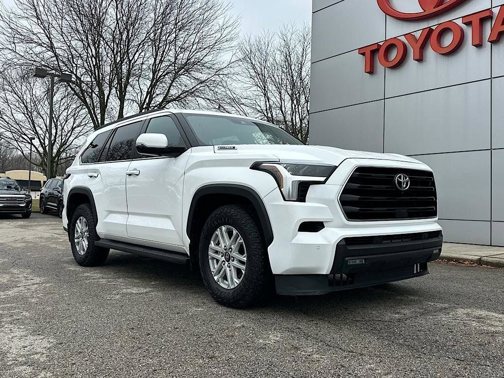 Certified 2025 Toyota Sequoia SR5 AWD/4WD image 7