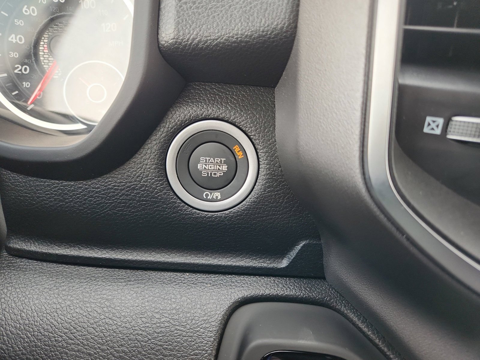 New 2026 RAM 1500 Express AWD/4WD image 17