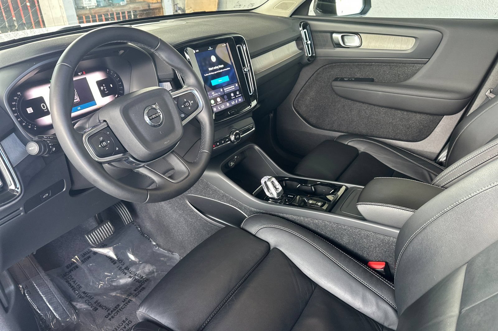 Certified 2023 Volvo XC40 B4 Plus FWD image 14