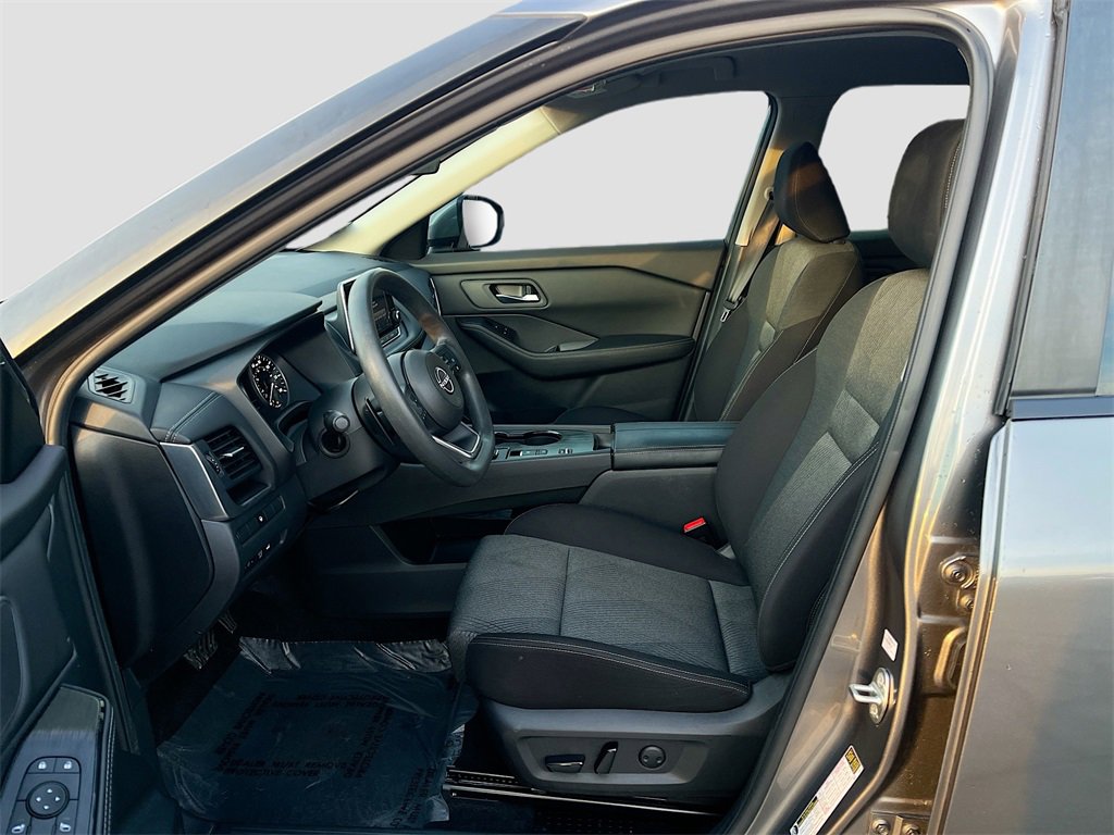 Used 2024 Nissan Rogue SV image 19