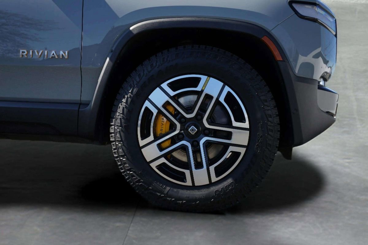 Used 2023 Rivian R1S Adventure image 9