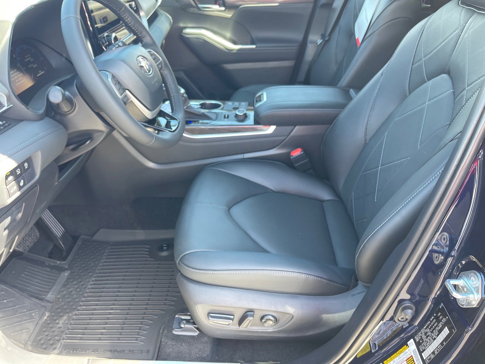 New 2026 Toyota Highlander Platinum AWD/4WD image 9