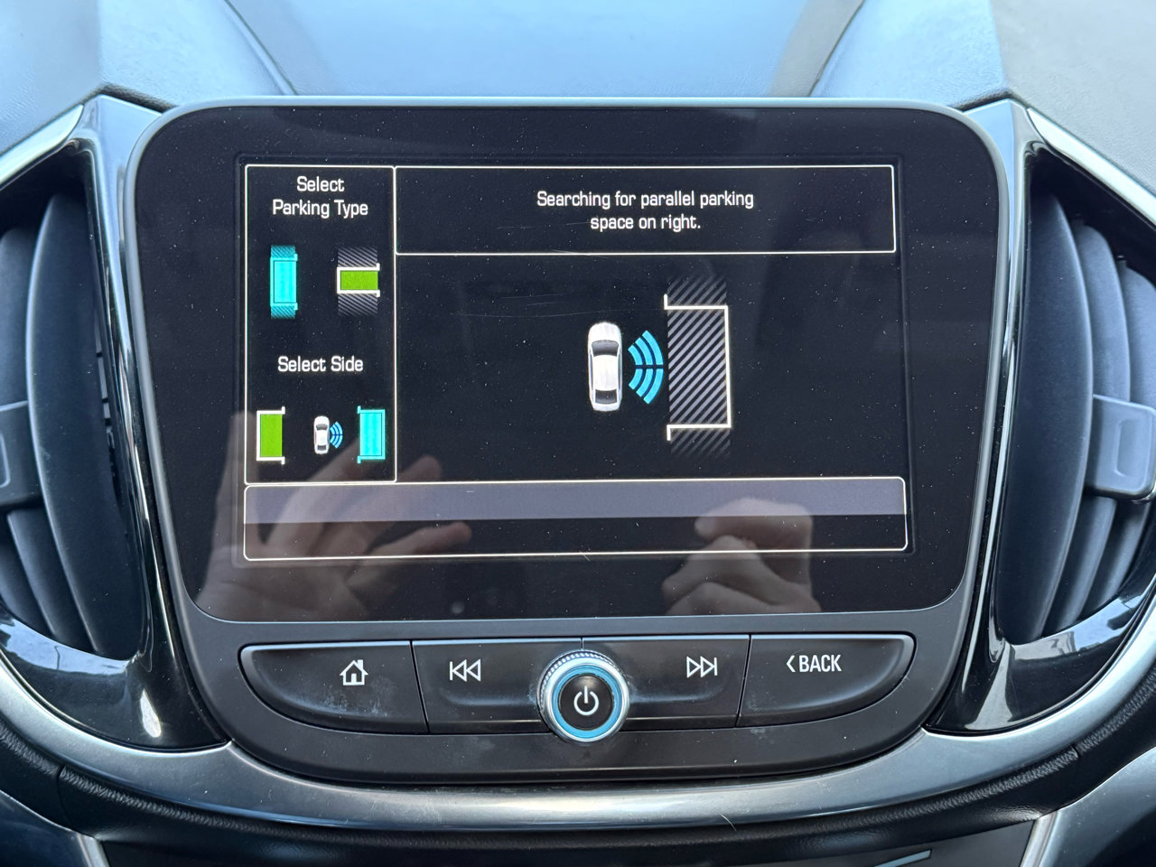 Used 2017 Chevrolet Volt Premier w/ Driver Confidence II Package image 40