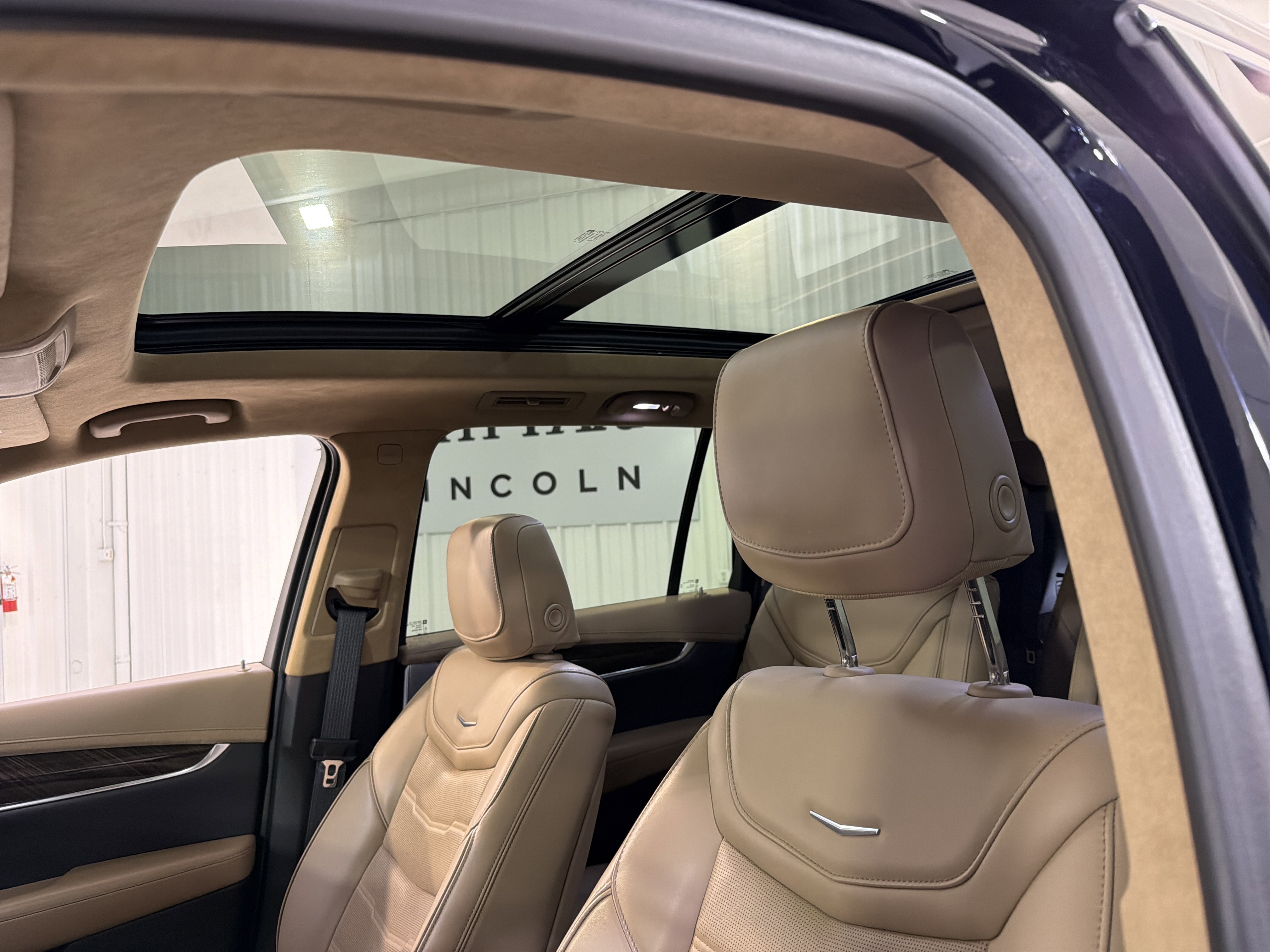 Used 2022 Cadillac XT6 Premium Luxury w/ Platinum Package image 10