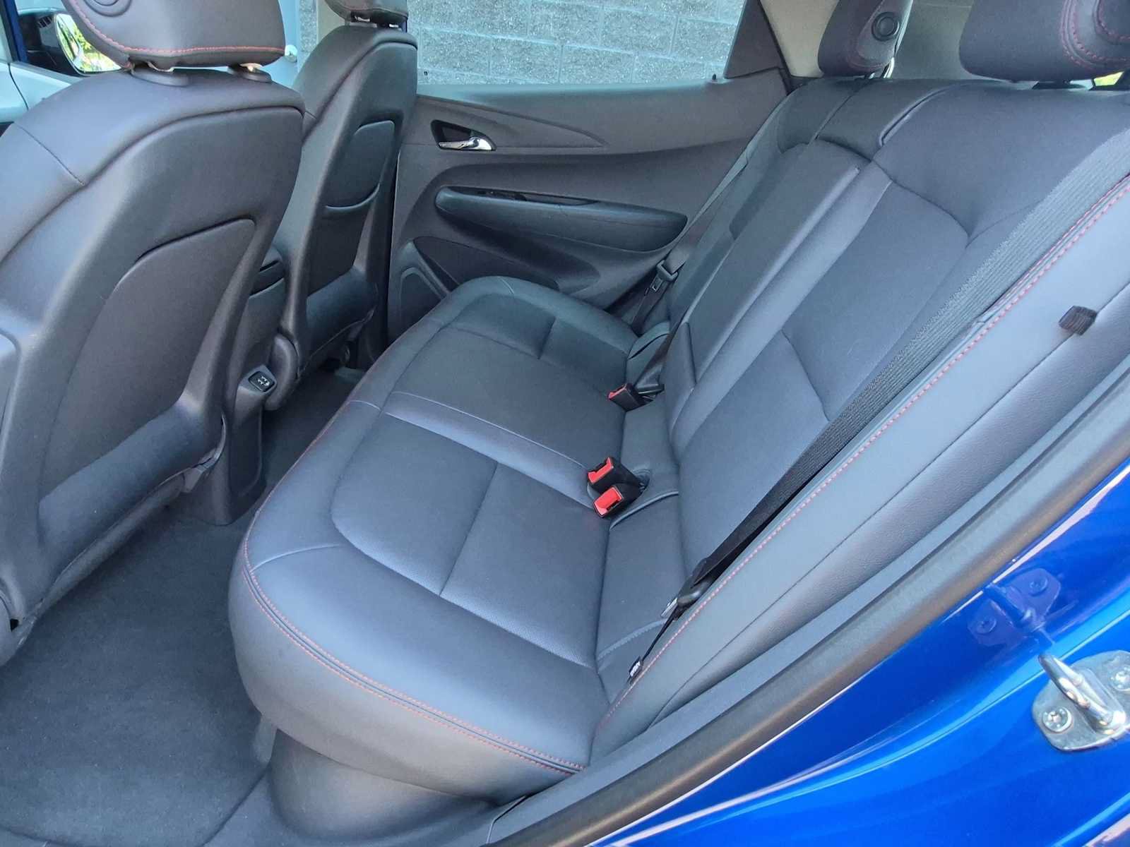 Used 2020 Chevrolet Bolt Premier w/ Infotainment Package FWD image 18