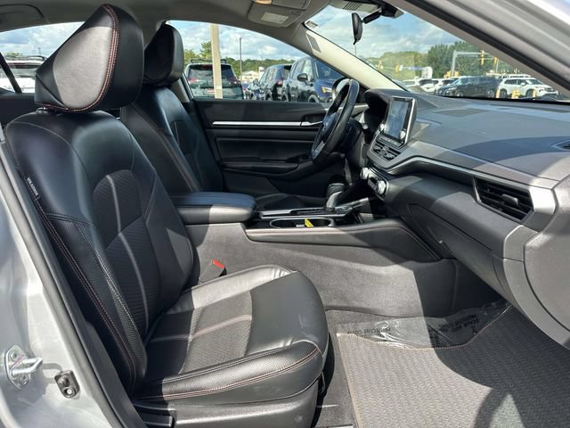 Used 2024 Nissan Altima 2.5 SR FWD image 11