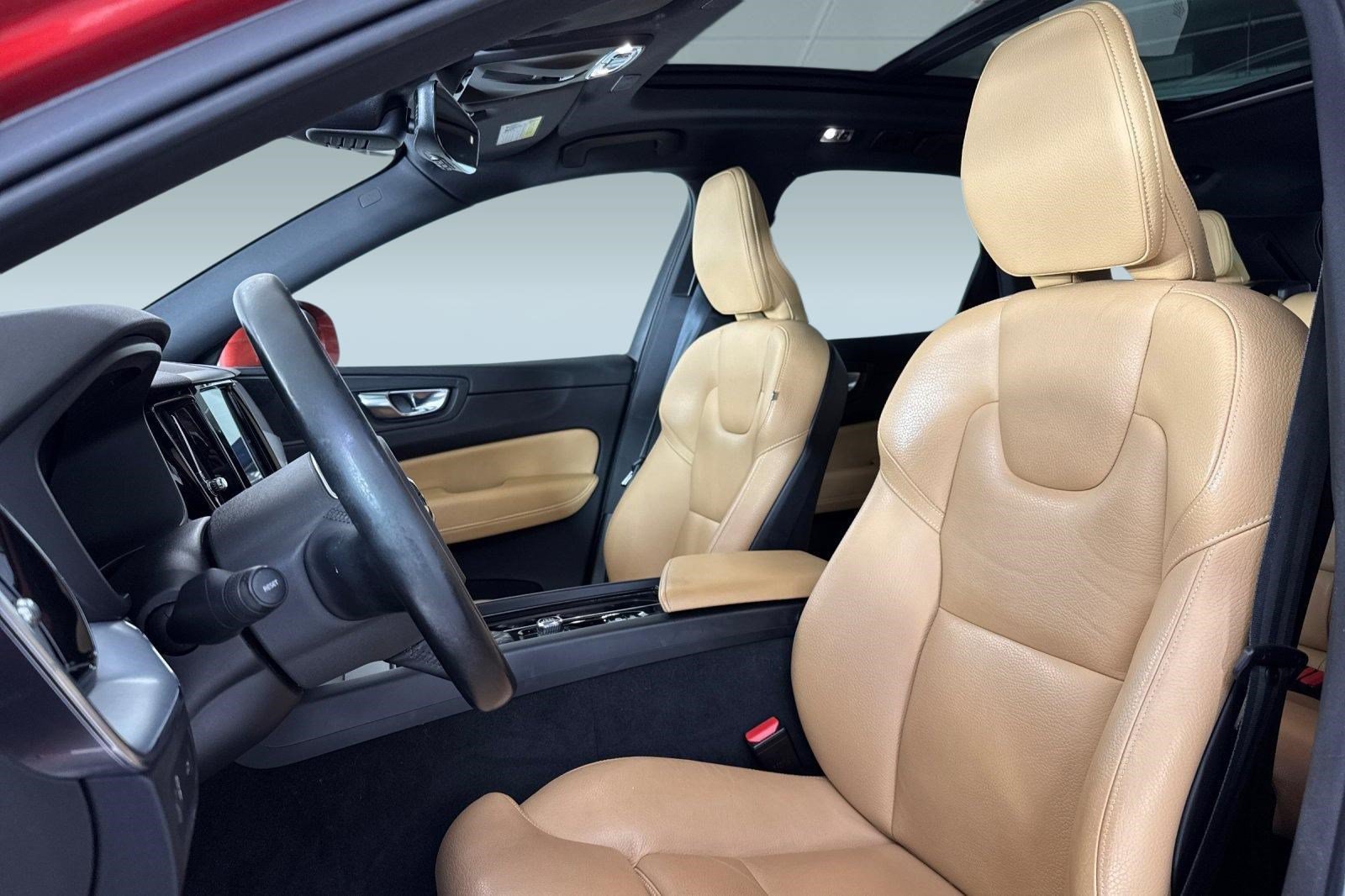 Used 2019 Volvo XC60 T6 Momentum AWD/4WD image 5