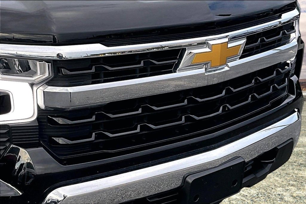 Used 2025 Chevrolet Silverado 1500 LT AWD/4WD image 34