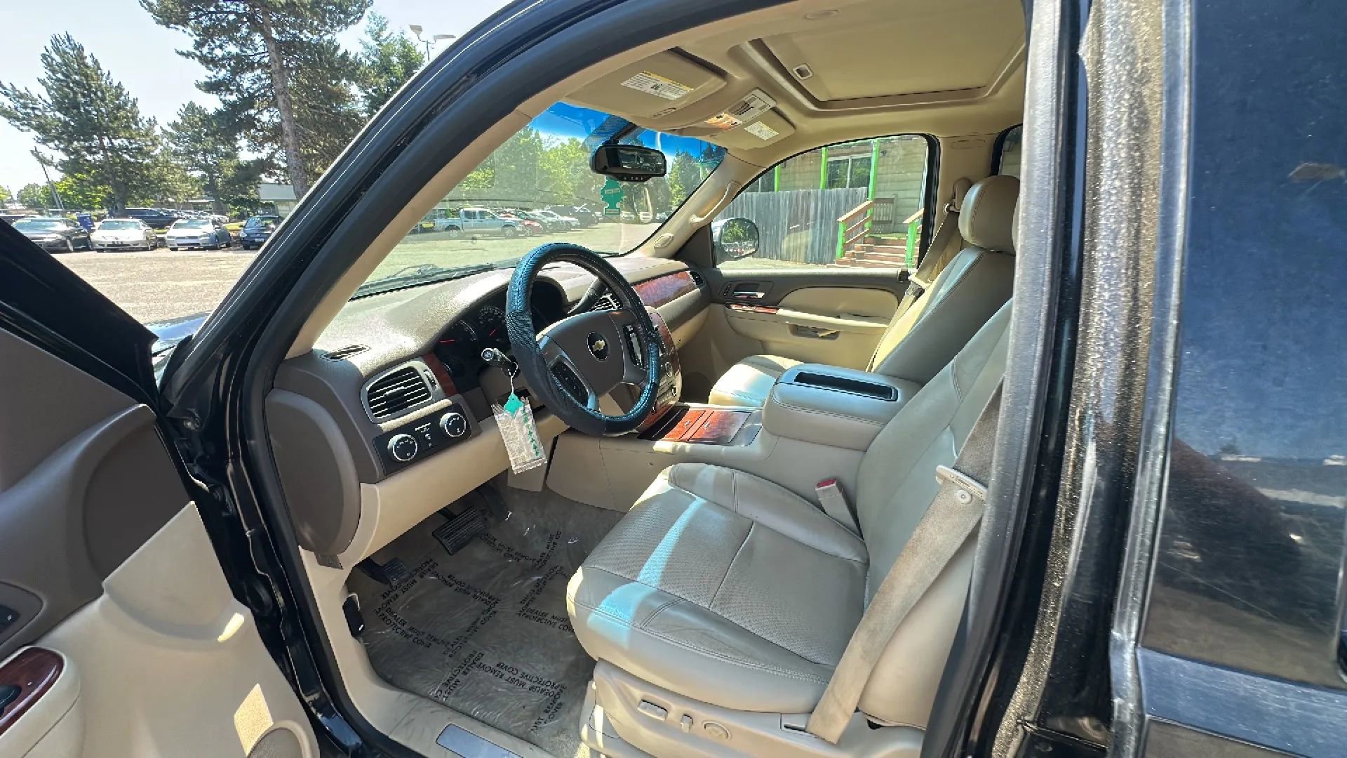 Used 2012 Chevrolet Suburban LTZ image 8
