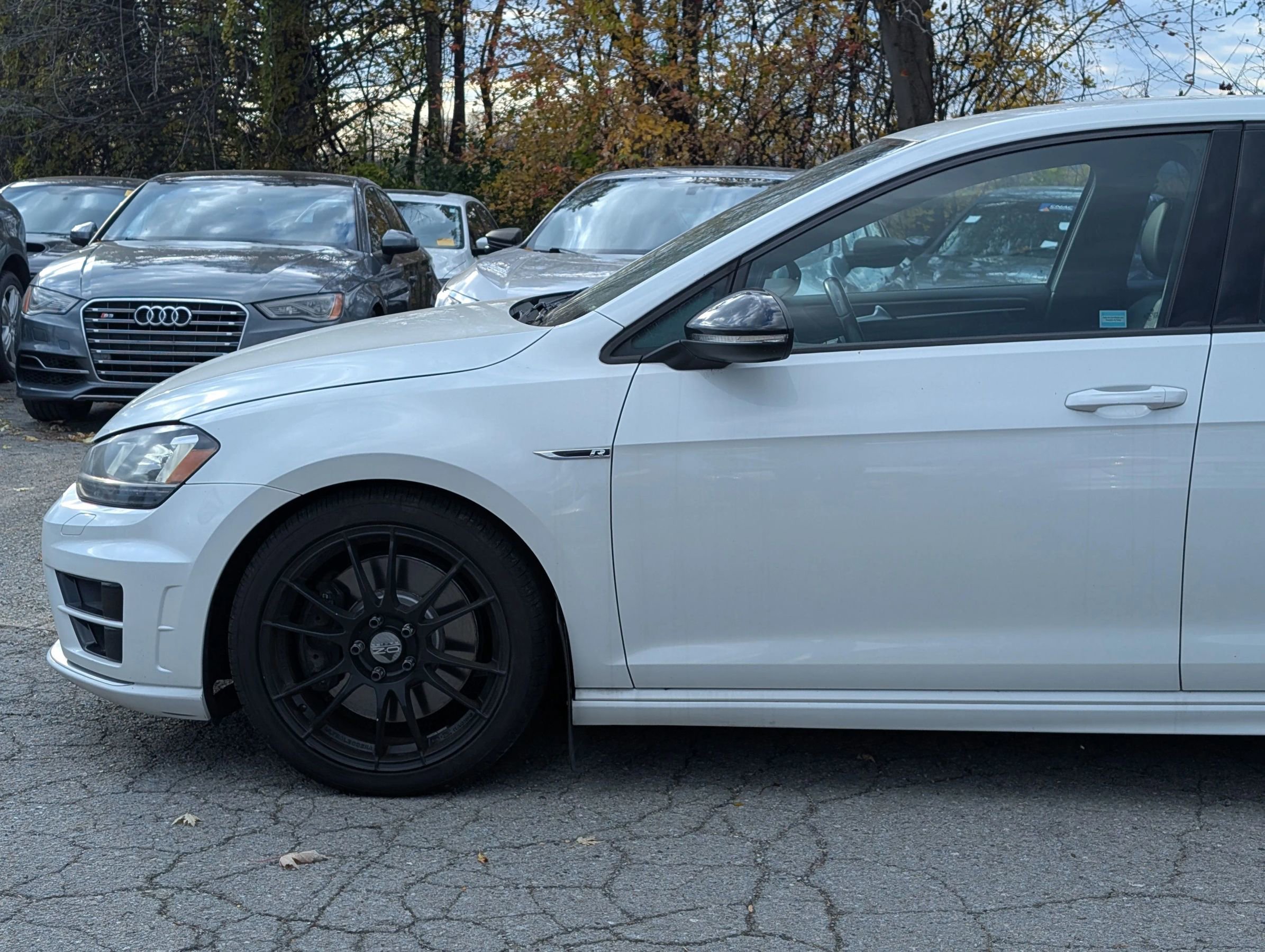 Used 2016 Volkswagen Golf 4-Door image 2