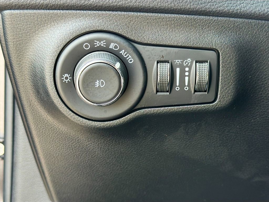 Used 2021 Jeep Compass Latitude image 33