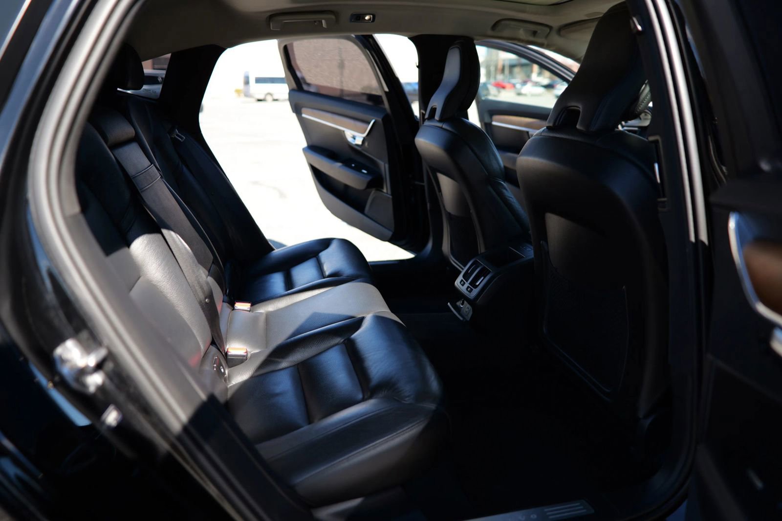 Used 2021 Volvo S90 T6 Momentum image 34